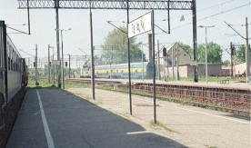 Ełk, widok torów wyjazdowych ze stacji i peronów, 16.05.1997. Fot....